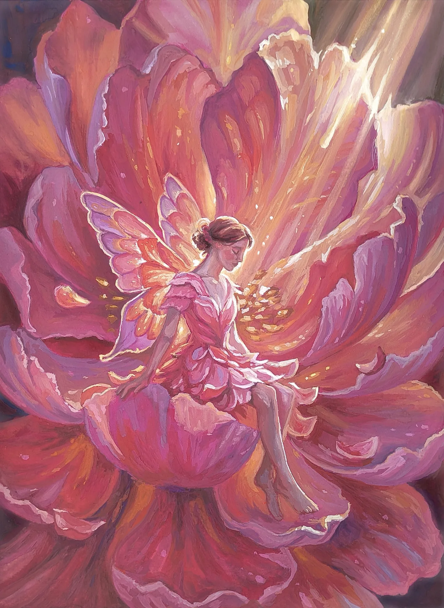 Illustration à la gouache : une fée assise au cœur d’une pivoine rose immense